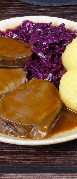 Wildschwein-Sauerbraten Klöße und Rotkraut