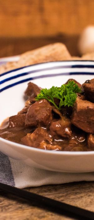 Schweinegulasch mit Champignons