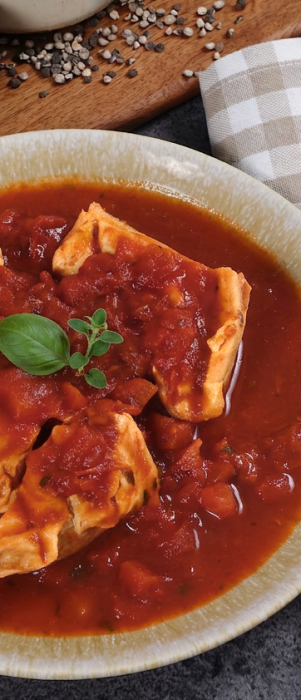 Hähnchen in mediterraner Tomatensoße im Glas